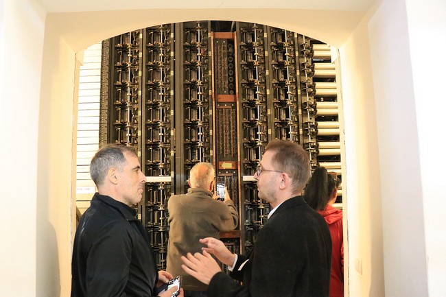 Technical museologist Csaba Magdó (right), with the Rotary 7A1 telephone exchange in the background - photo by Károly Teleki Rotary 7Aí